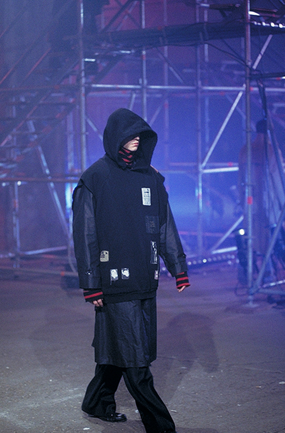 Raf Simons'un 2001 Riot! Riot! Riot! Defilesi Ne Anlatıyor?