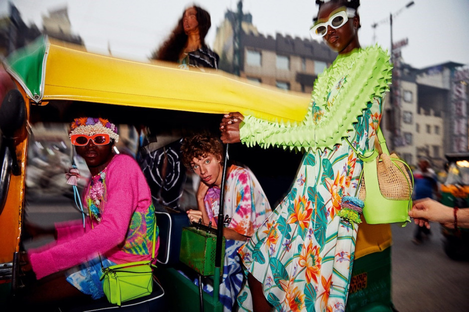 Loewe’den Yeni Paula’s Ibiza Koleksiyonu