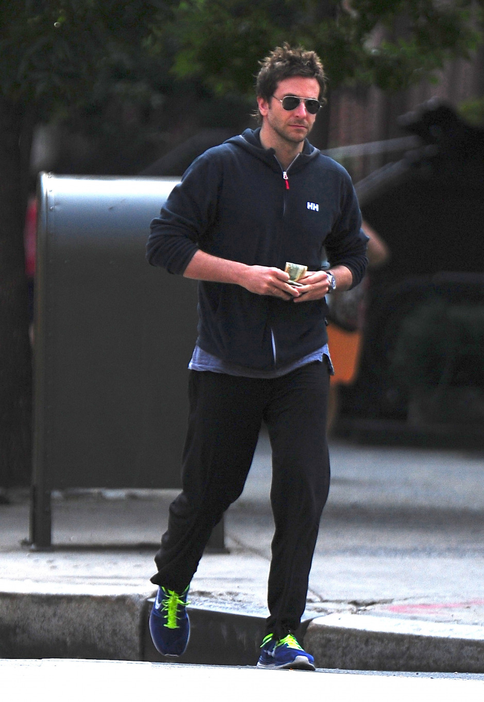 Bradley Cooper'ın Konforlu Sokak Stili Bradley Cooper'ın Konforlu Sokak Stili