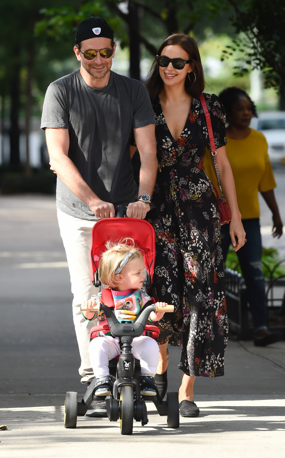 Bradley Cooper'ın Konforlu Sokak Stili Bradley Cooper'ın Konforlu Sokak Stili