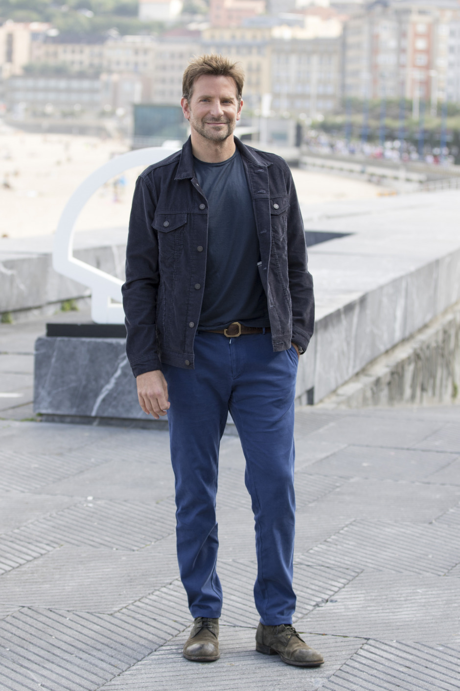 Bradley Cooper'ın Konforlu Sokak Stili Bradley Cooper'ın Konforlu Sokak Stili