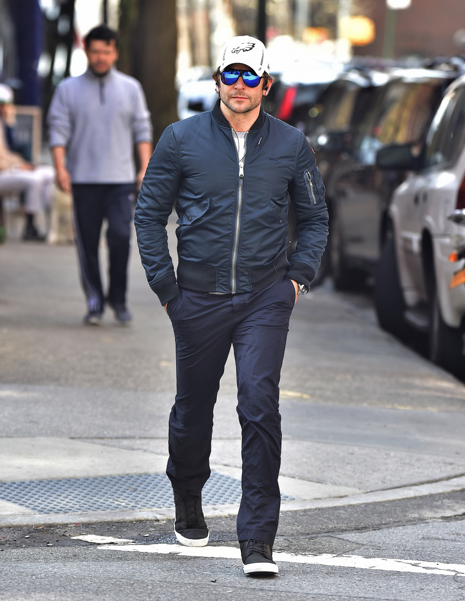 Bradley Cooper'ın Konforlu Sokak Stili Bradley Cooper'ın Konforlu Sokak Stili