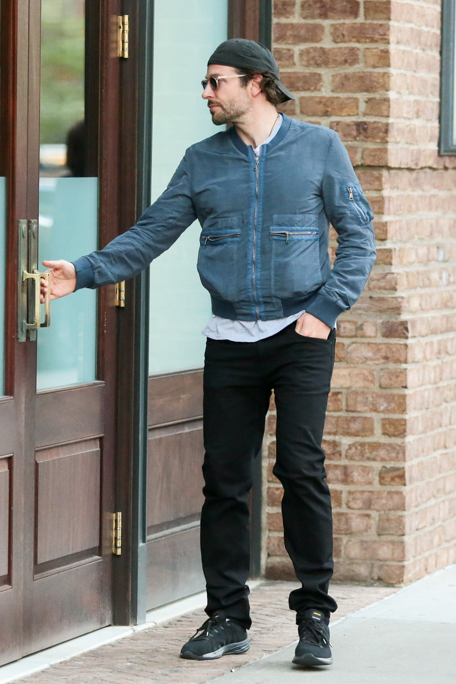 Bradley Cooper'ın Konforlu Sokak Stili Bradley Cooper'ın Konforlu Sokak Stili