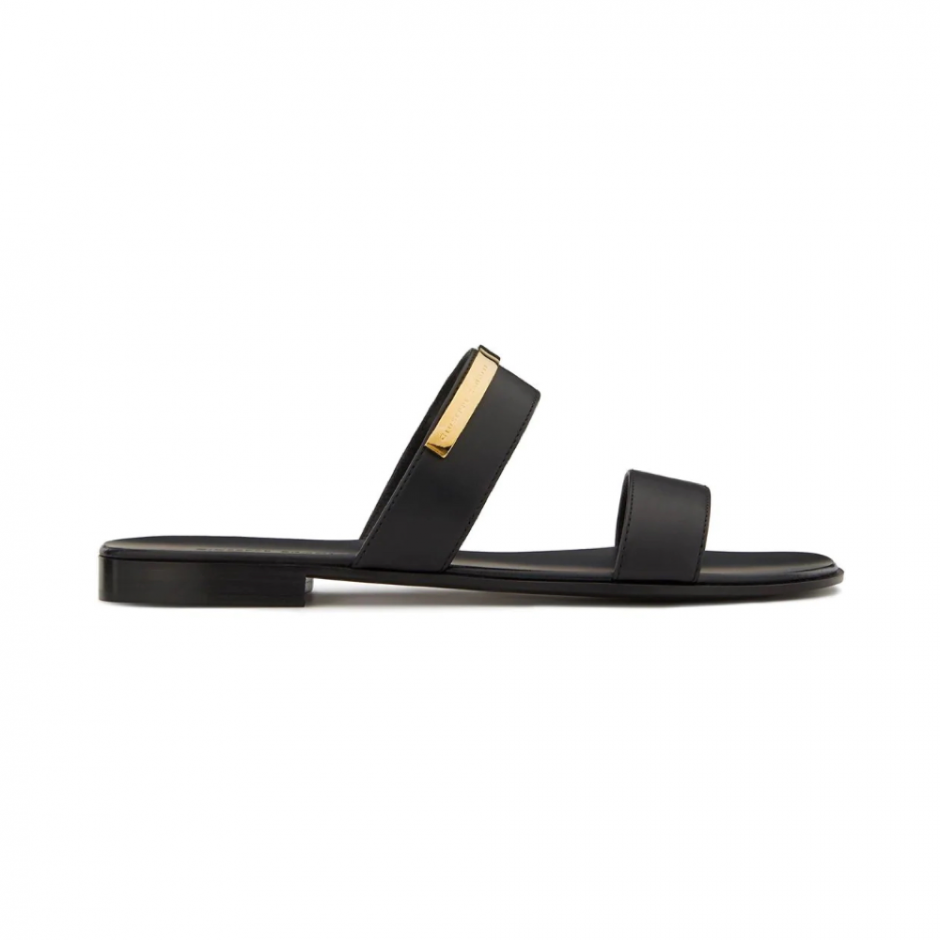 Yaz Stilinizi Tamamlayacak En Cool Sandaletler