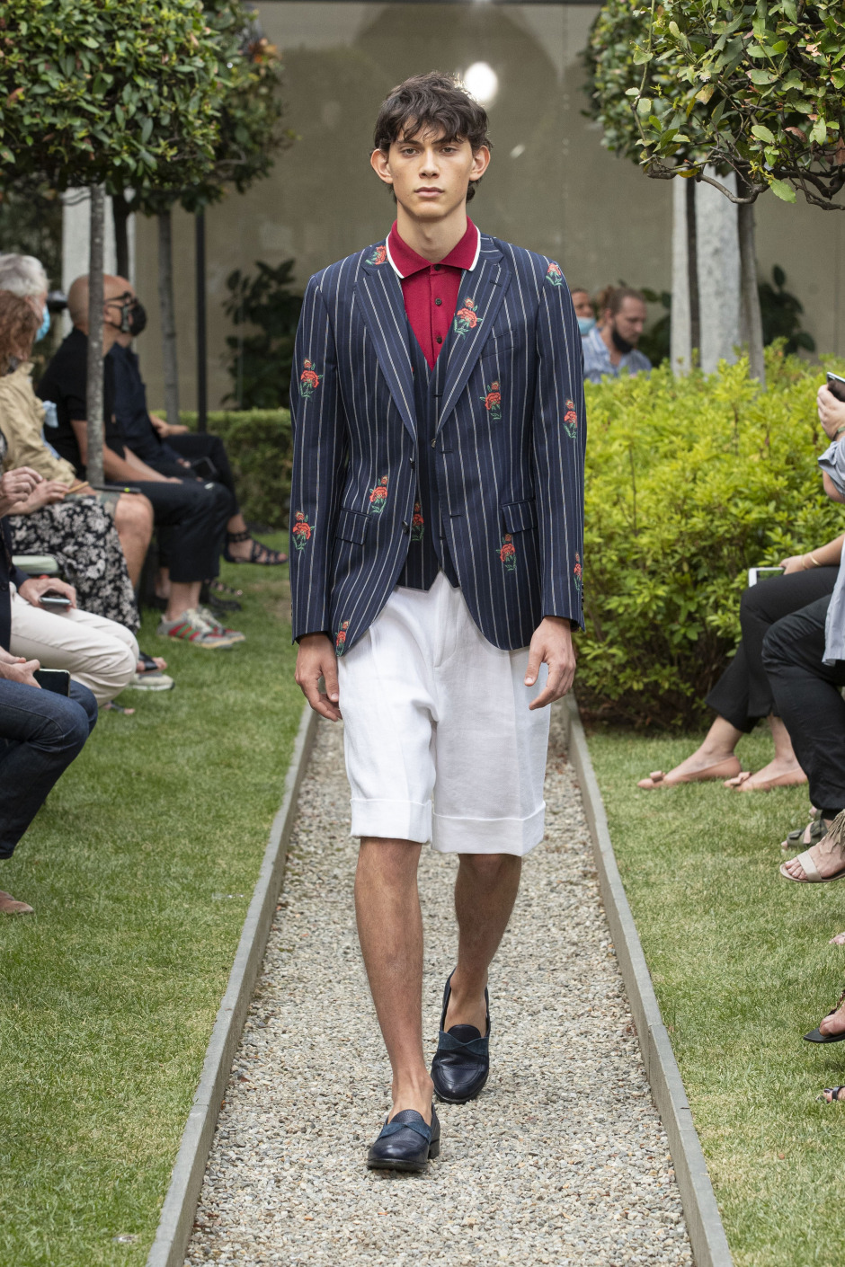 Etro: İflah Olmaz İyimser & Gelenekçi