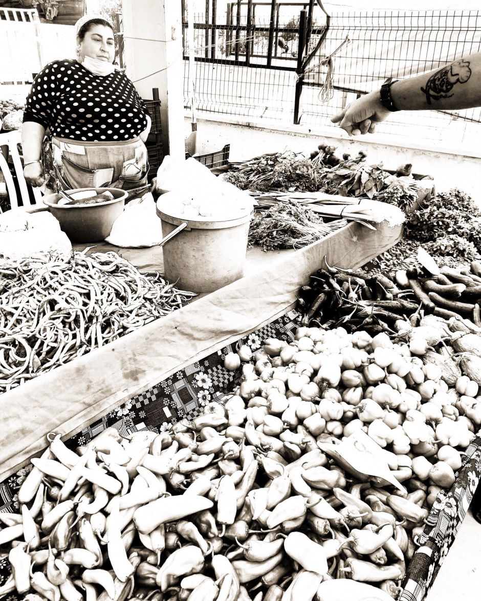 #GQDeneyim: Şef Fatih Tutak ile Pazarda Meyve Sebze Tadımı Yaptık