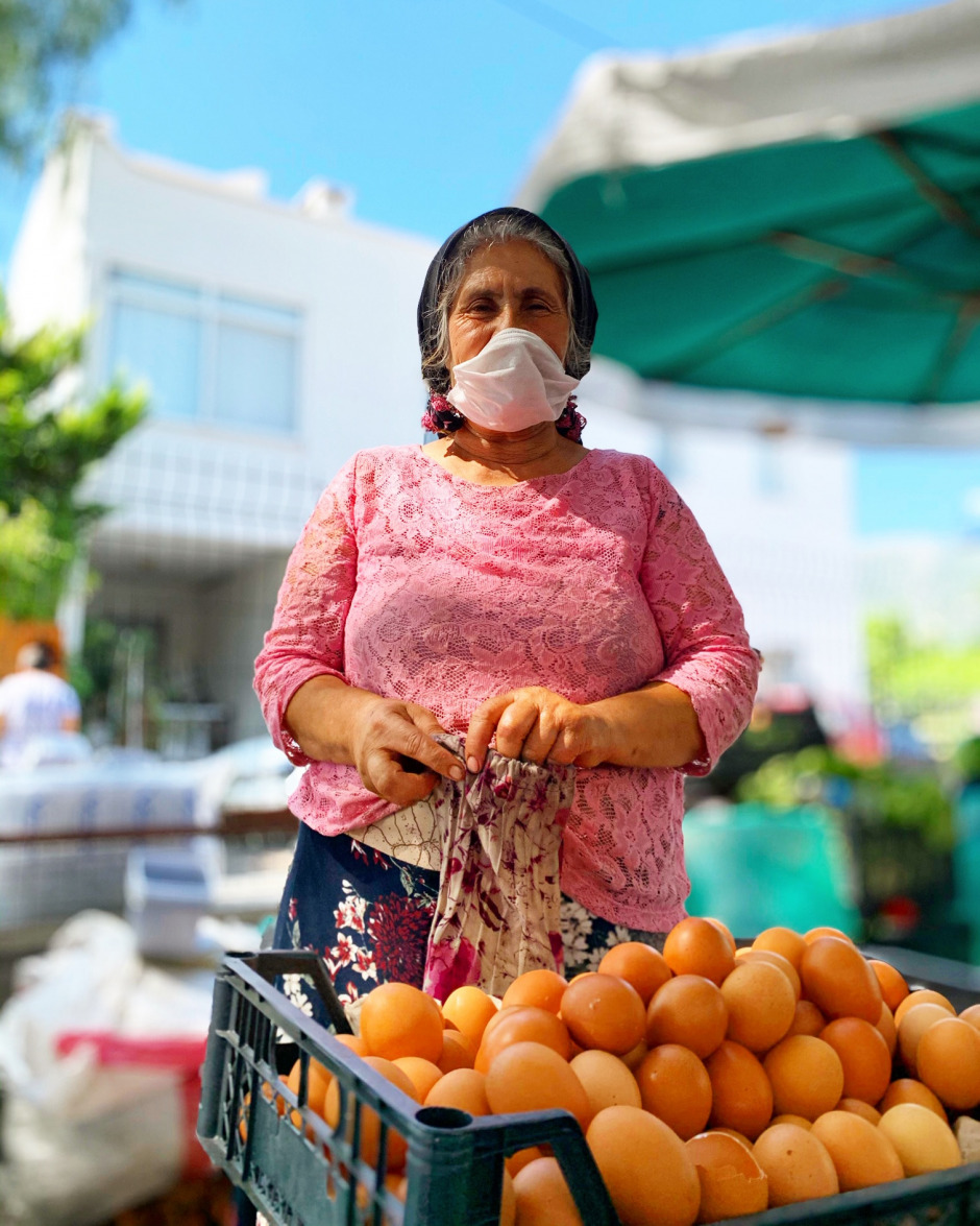#GQDeneyim: Şef Fatih Tutak ile Pazarda Meyve Sebze Tadımı Yaptık