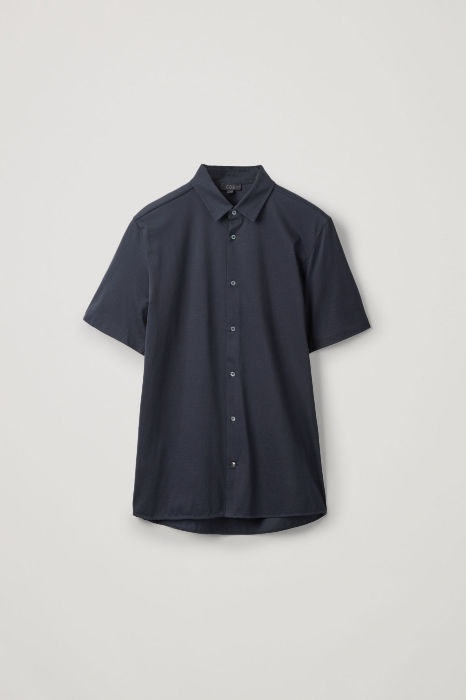 Kısa Kollu Gömlekler: Yazın Eğlenceli Stil Parçası Kısa Kollu Gömlekler: Yazın Eğlenceli Stil Parçası