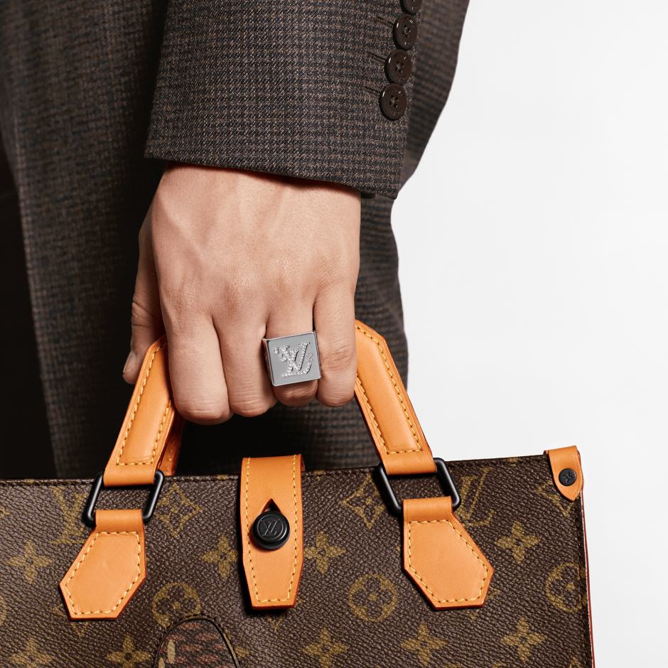 Dönemin En Hit Tasarımcılarından Biri ile Çalışan Bir Modaevi Başka Ne Yapabilir?