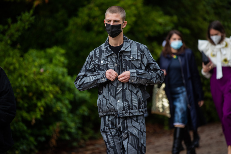 Sokak Stili: 2021 İlkbahar/Yaz Paris Sokak Stili: 2021 İlkbahar/Yaz Paris