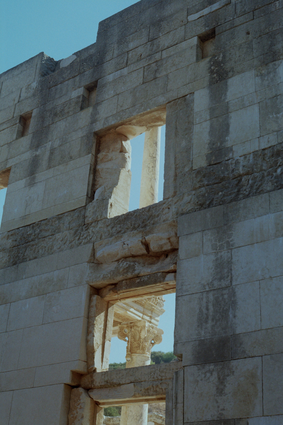 Yeni Kökler: Efes / Müzik ve Estetik Dolu Bir Hayalin Peşinde
