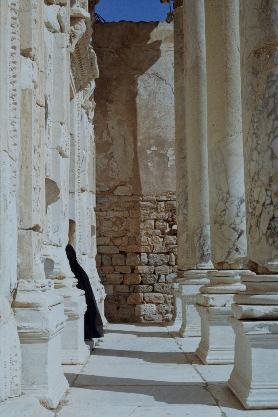 Yeni Kökler: Efes / Müzik ve Estetik Dolu Bir Hayalin Peşinde