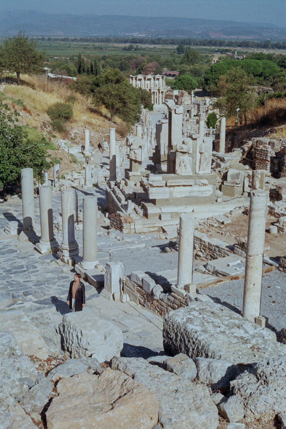 Yeni Kökler: Efes / Müzik ve Estetik Dolu Bir Hayalin Peşinde