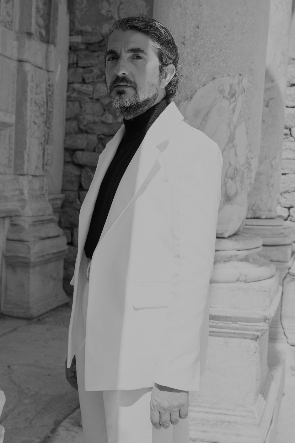 Yeni Kökler: Efes / Müzik ve Estetik Dolu Bir Hayalin Peşinde