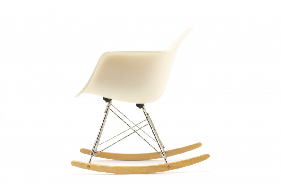 Eames Tasarımları: O Sandalyenin ve Yaratıcılarının Hikayesi