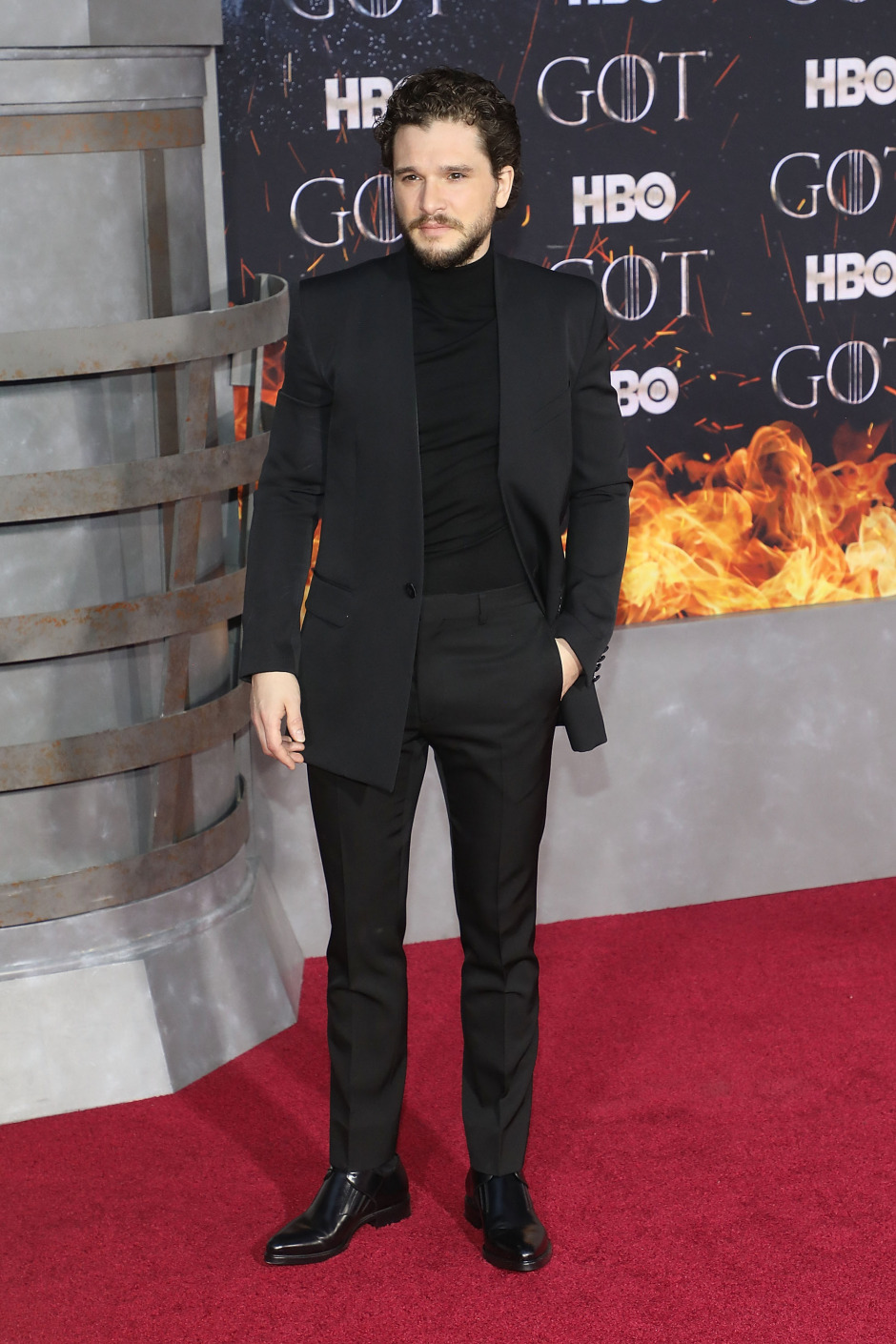 Monokrom Giyimin ve Kuzeyin Kralı Kit Harington