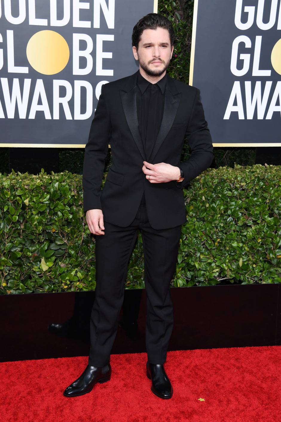 Monokrom Giyimin ve Kuzeyin Kralı Kit Harington