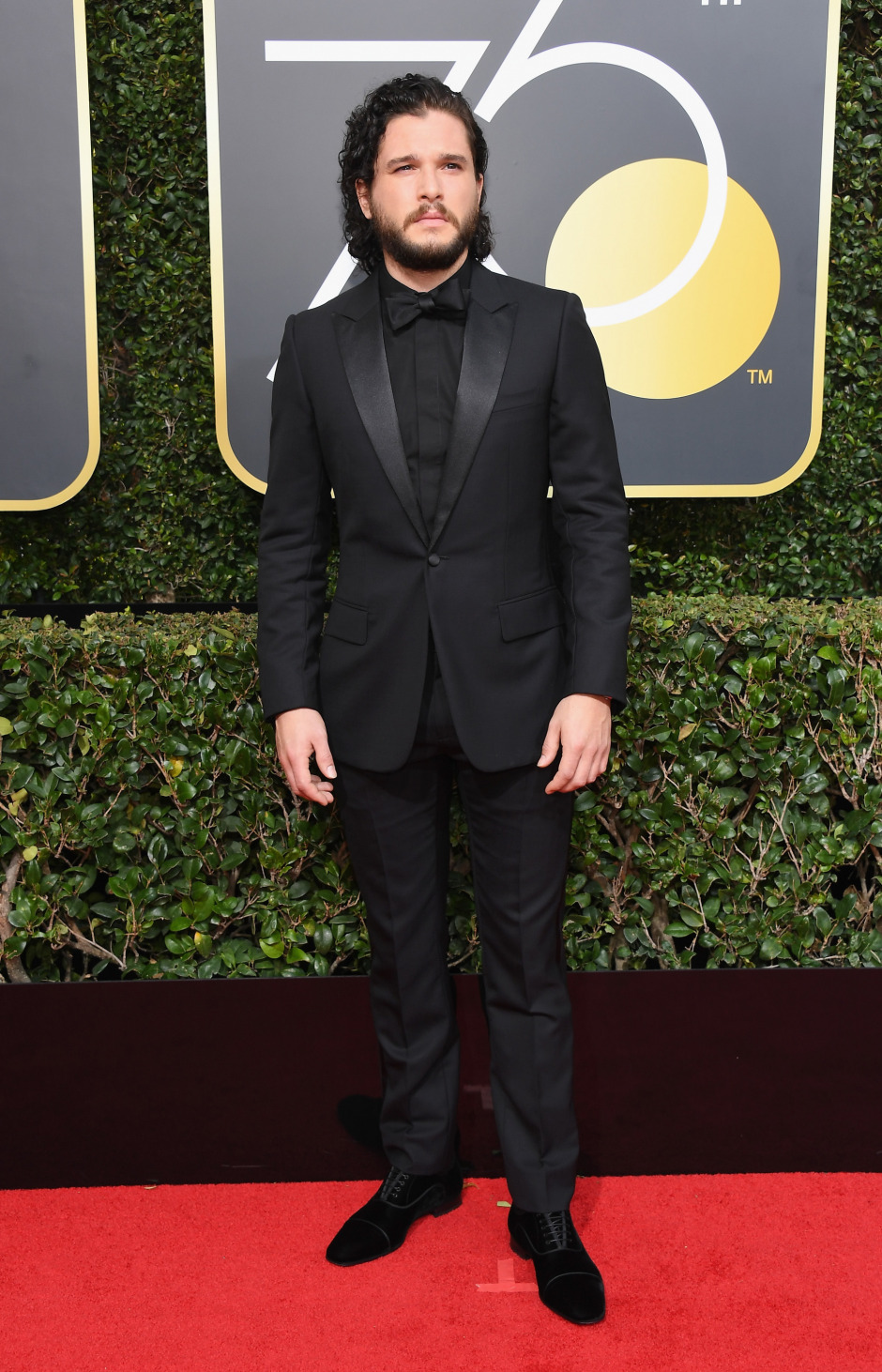 Monokrom Giyimin ve Kuzeyin Kralı Kit Harington