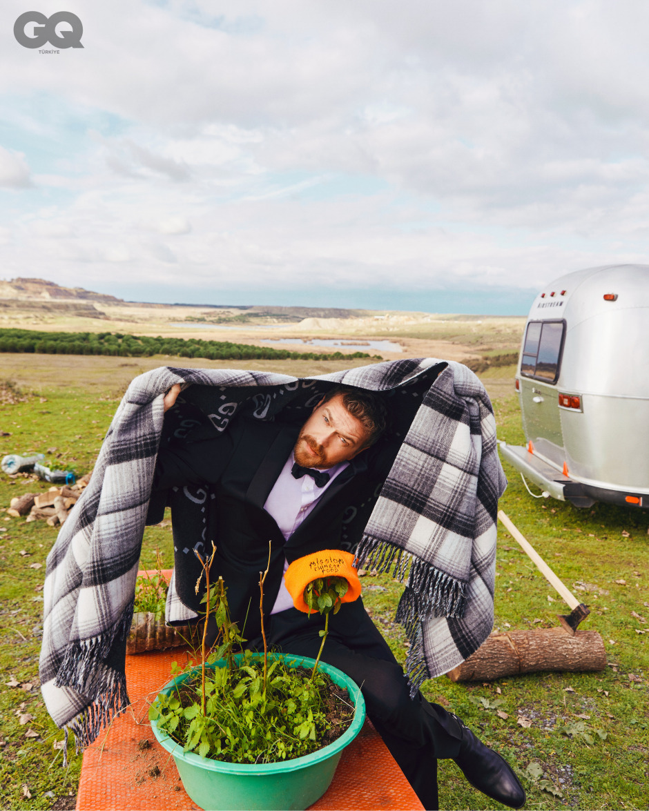 Engin Öztürk: Centilmenlik Beyaz Bulut Gibi Gezmeli Üzerimizde