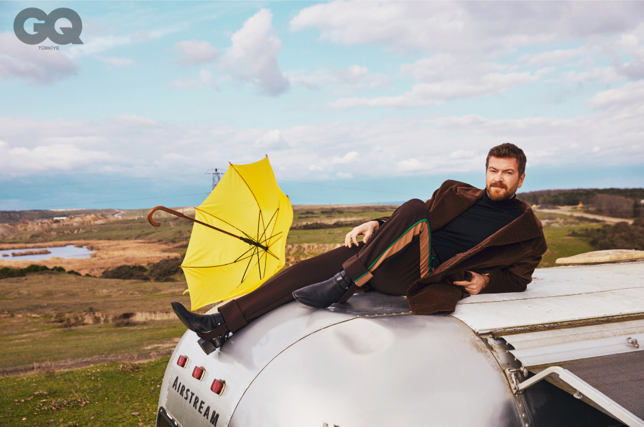 Engin Öztürk: Centilmenlik Beyaz Bulut Gibi Gezmeli Üzerimizde