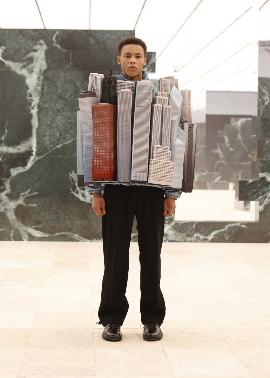 Louis Vuitton Sonbahar/Kış 2021 Defilesini Buradan İzle