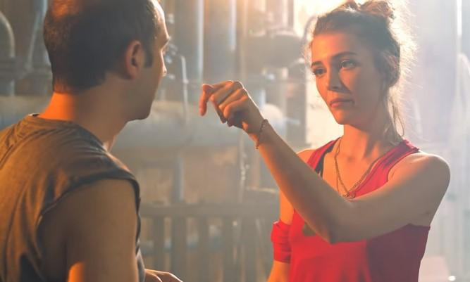 Kontrolün Sizde Olduğunu Hissettirecek İnteraktif Dizi Ve Filmler