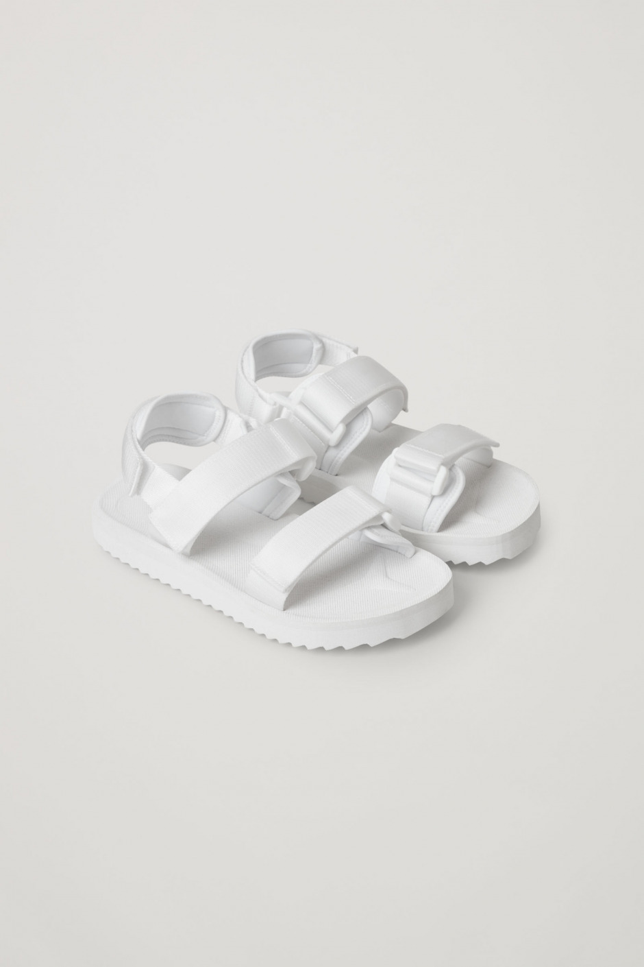 Erkekler İçin Sezonun En İyi 10 Sandaleti Erkekler İçin Sezonun En İyi 10 Sandaleti