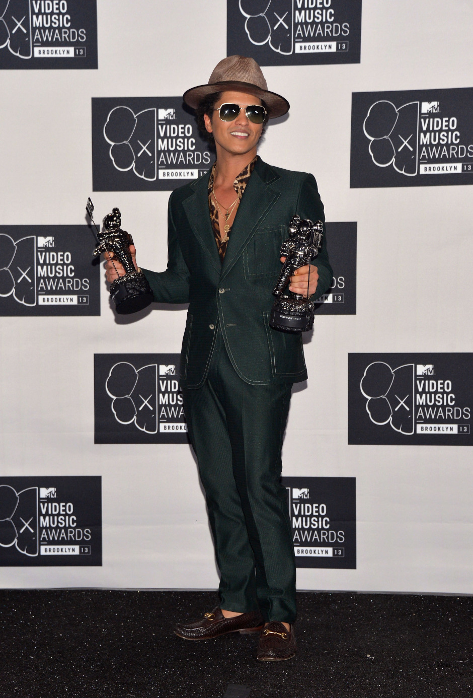 Bruno Mars Tarihe Geçen Diskografisinde Hep Çok Flaş!