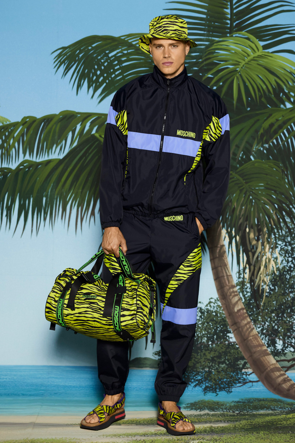 Moschino Resort 2022 Erkek Giyim Koleksiyonu | Beach Body’ler Hazır mı?