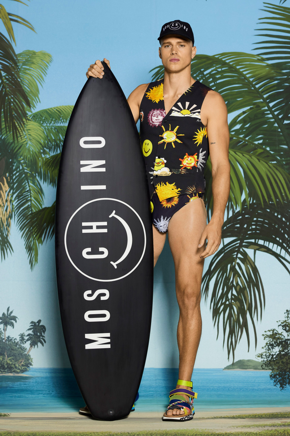 Moschino Resort 2022 Erkek Giyim Koleksiyonu | Beach Body’ler Hazır mı?