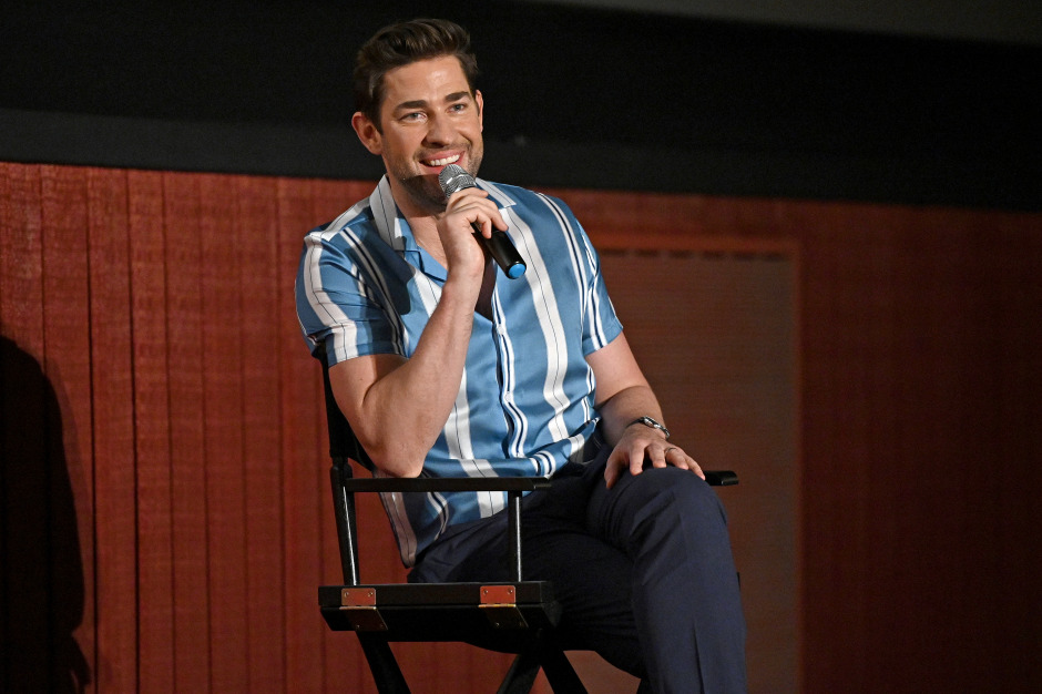 Bir Gömlek Bir Pantolon | John Krasinski Şıklığı