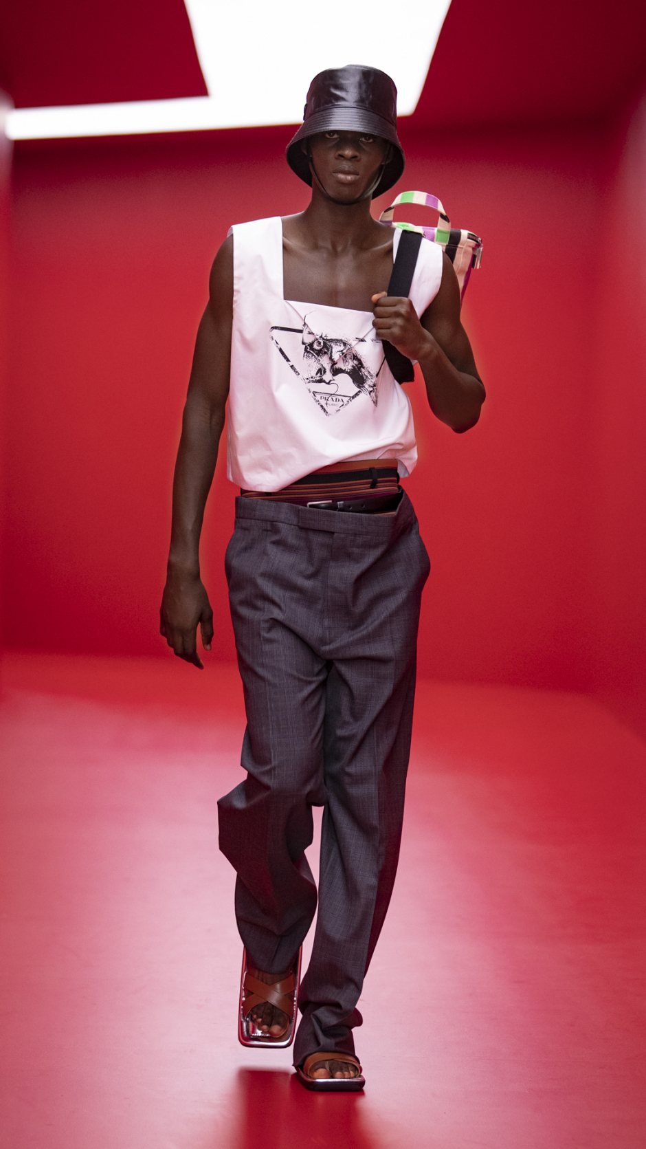 Prada İlkbahar Yaz 2022 Erkek Giyim Koleksiyonu