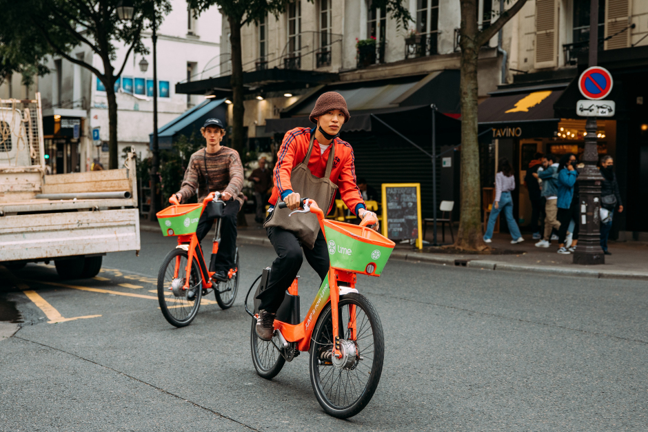 Paris Erkek Moda Haftası İlkbahar/Yaz 2022 Sokak Stili