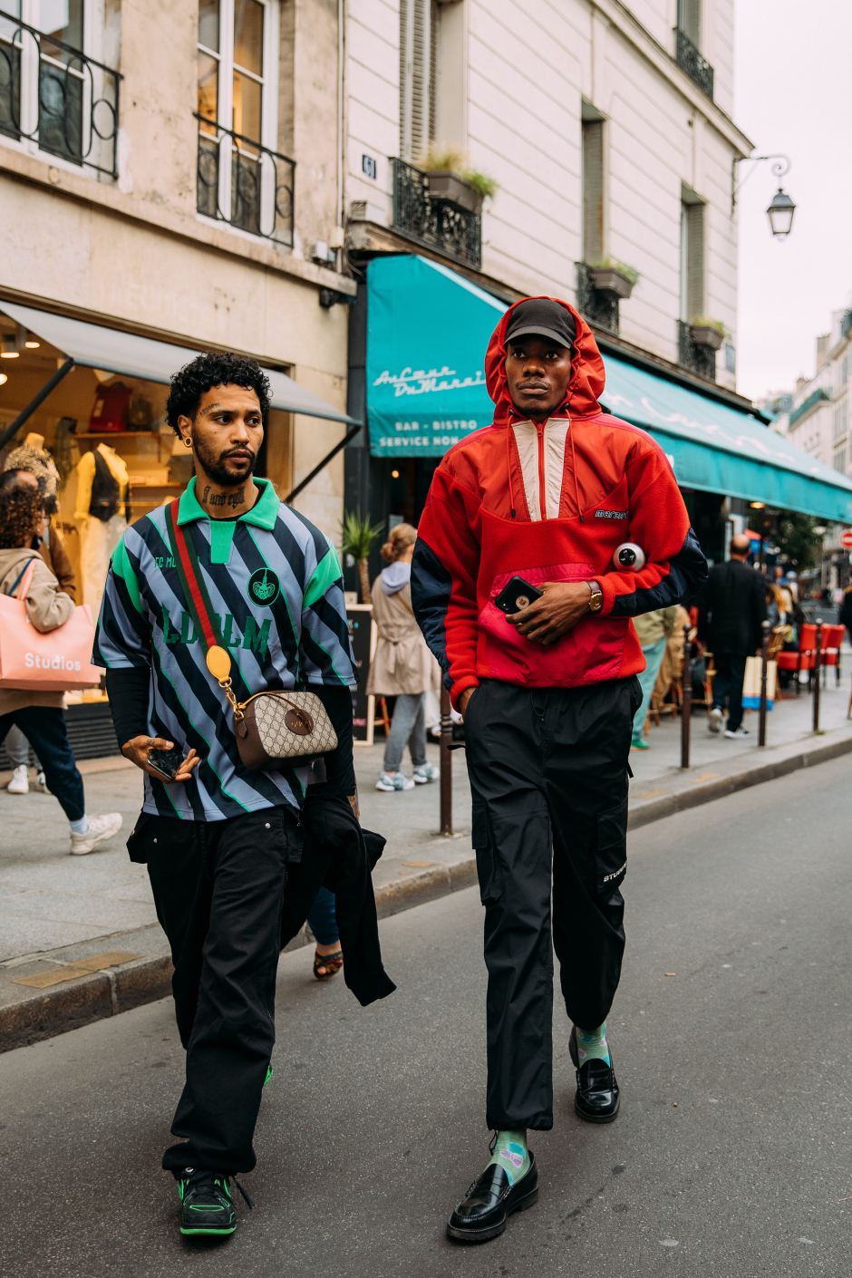 Paris Erkek Moda Haftası İlkbahar/Yaz 2022 Sokak Stili