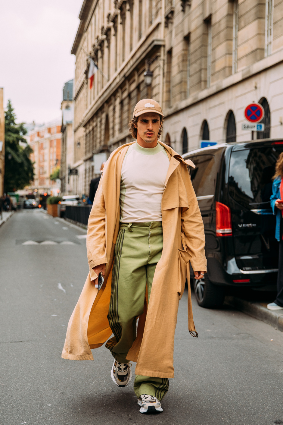 Paris Erkek Moda Haftası İlkbahar/Yaz 2022 Sokak Stili