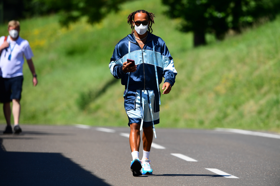 Lewis Hamilton'la Padok Bir Podyuma Dönüşüyor