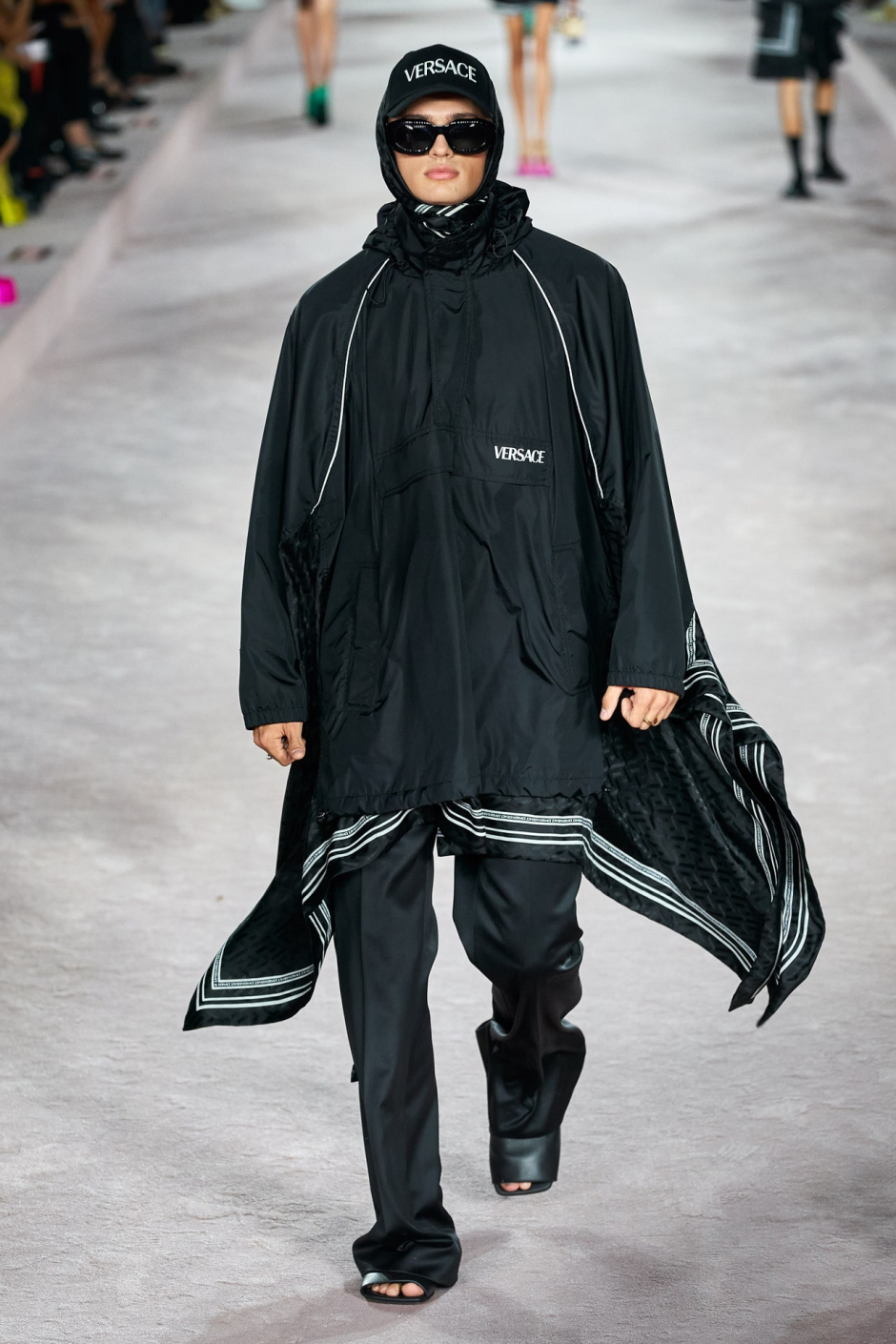 Versace İlkbahar/Yaz 2022