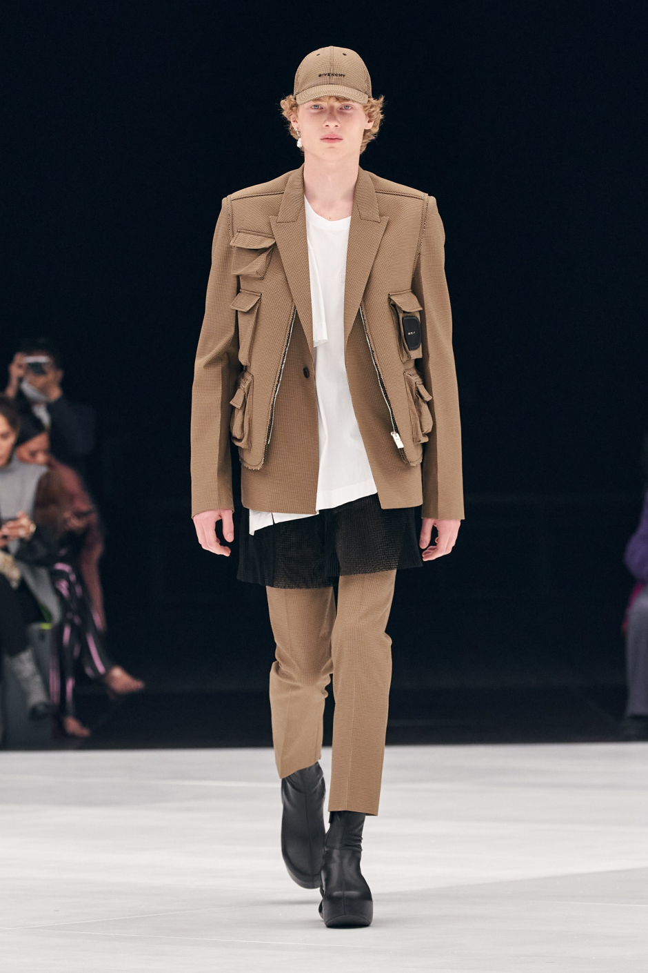 Givenchy İlkbahar/Yaz 2022: Lüks İşlevsellik