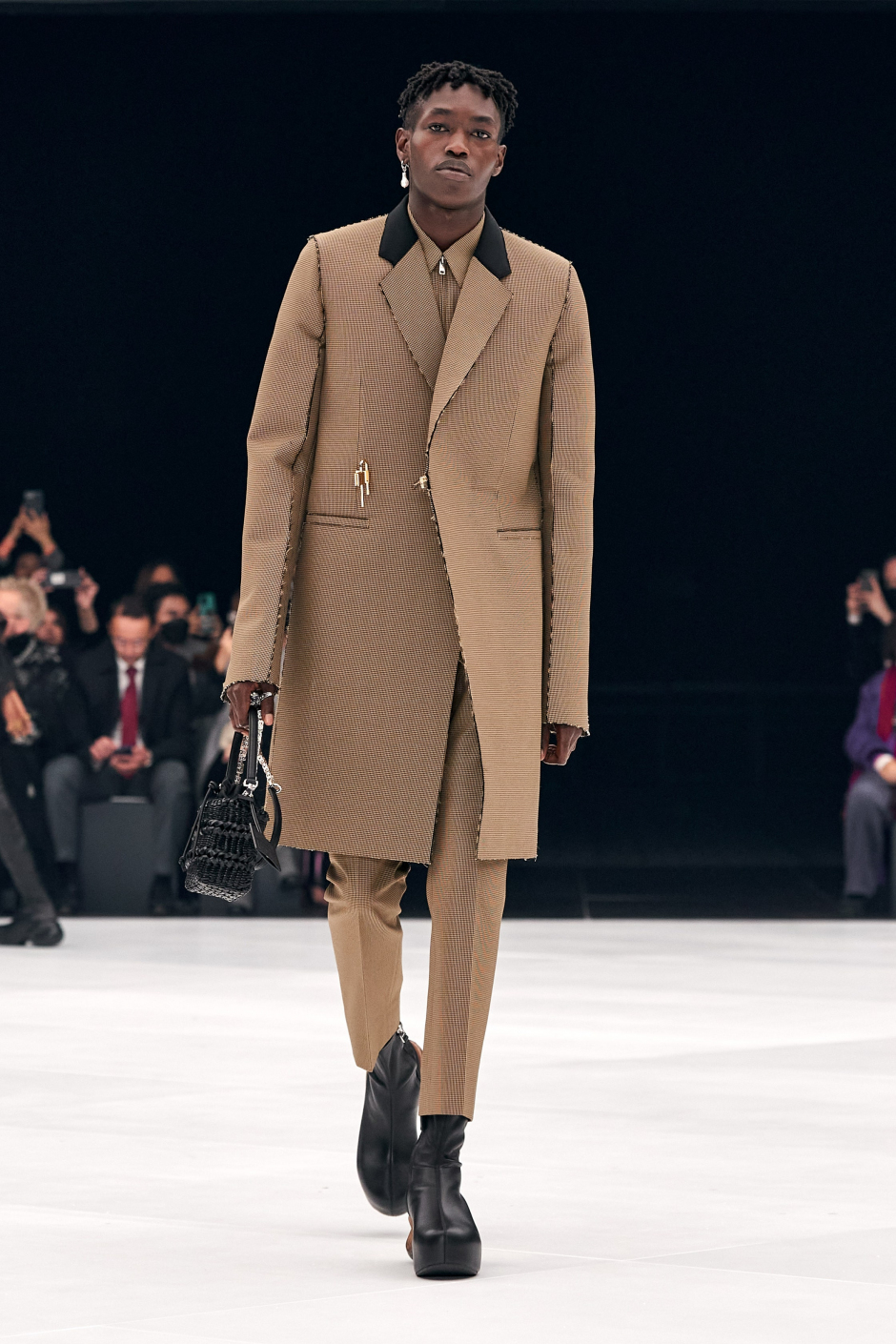 Givenchy İlkbahar/Yaz 2022: Lüks İşlevsellik