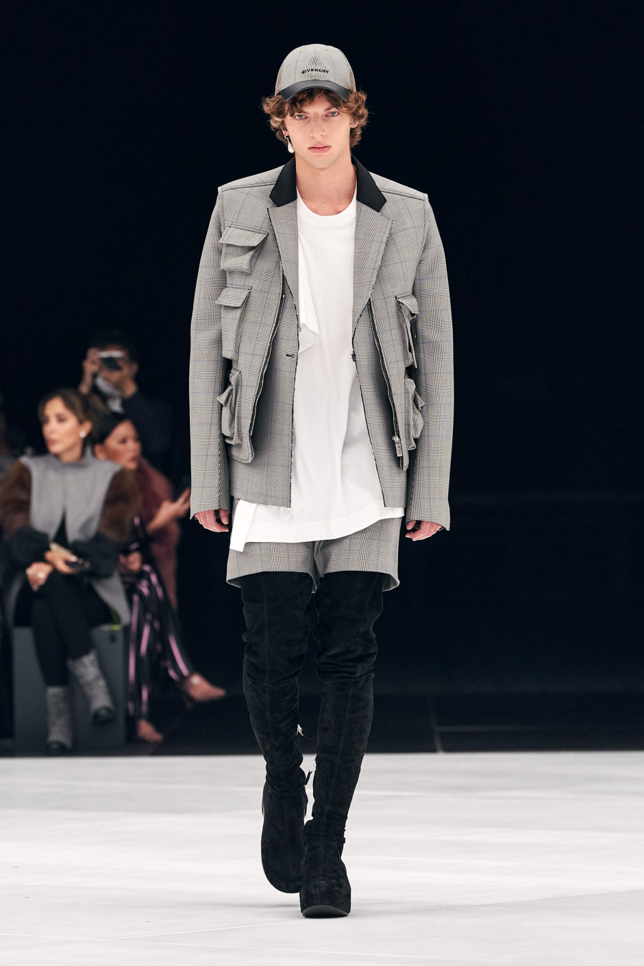 Givenchy İlkbahar/Yaz 2022: Lüks İşlevsellik