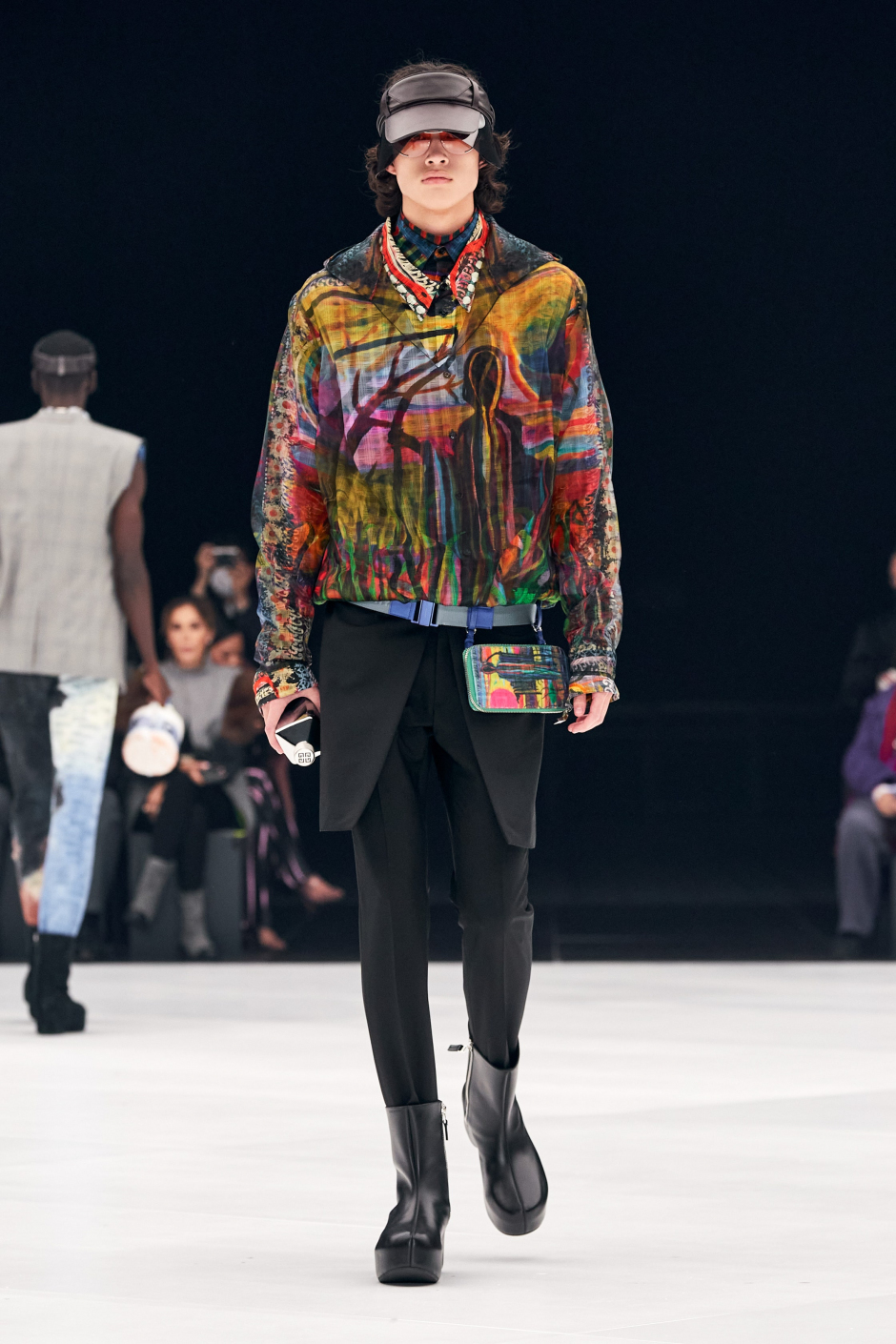 Givenchy İlkbahar/Yaz 2022: Lüks İşlevsellik