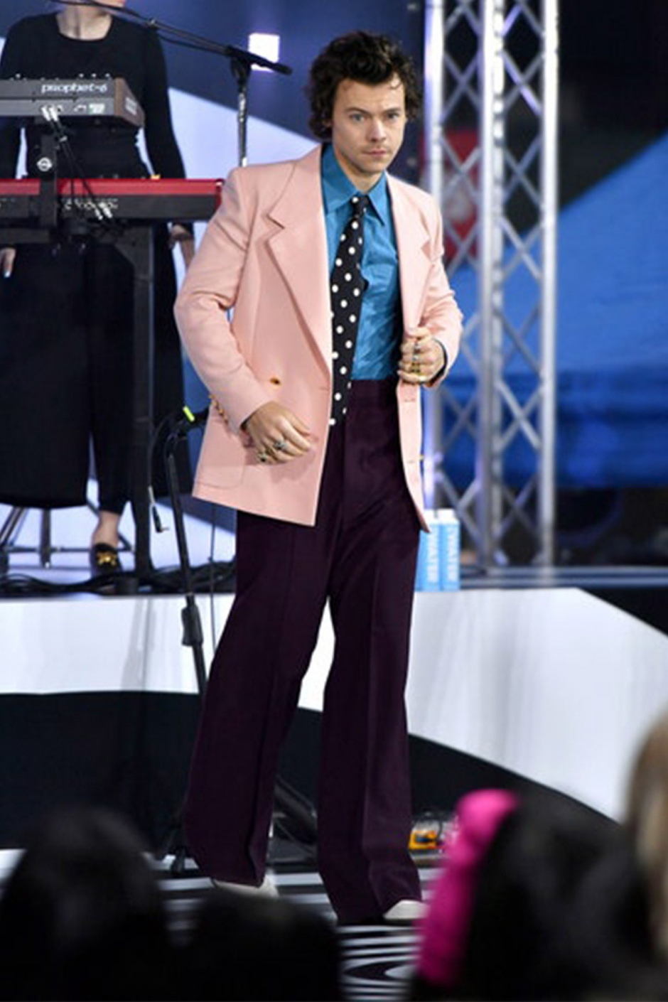 Harry Styles Dünyanın En İyi Giyinen Müzisyenlerinden Biri... İşte Nedeni