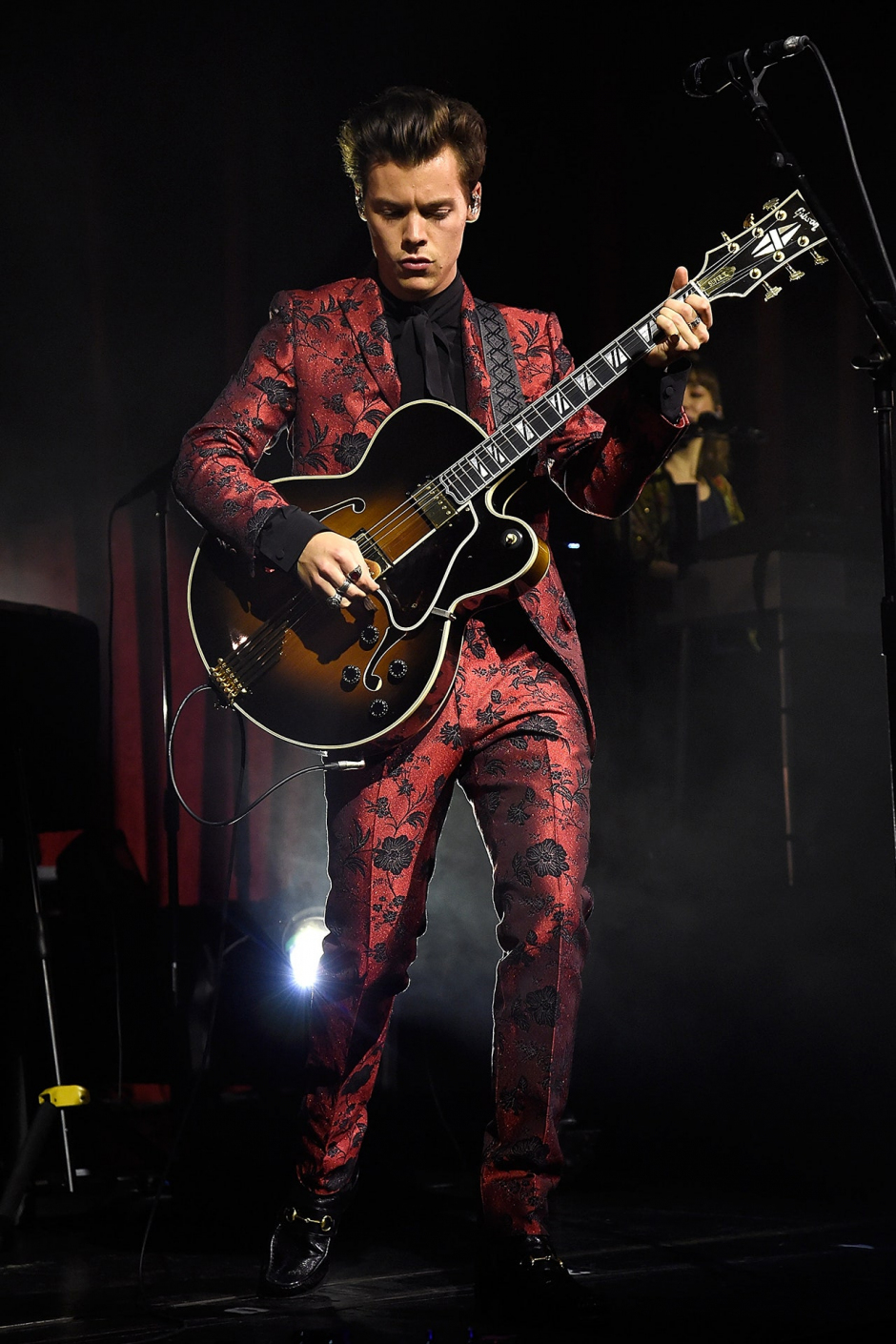 Harry Styles Dünyanın En İyi Giyinen Müzisyenlerinden Biri... İşte Nedeni