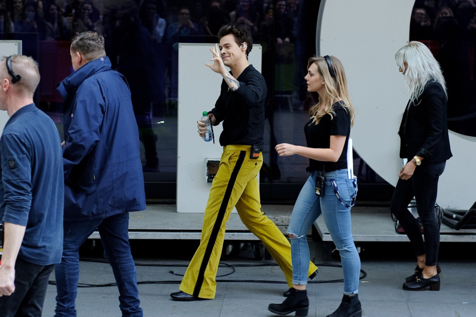 Harry Styles Dünyanın En İyi Giyinen Müzisyenlerinden Biri... İşte Nedeni
