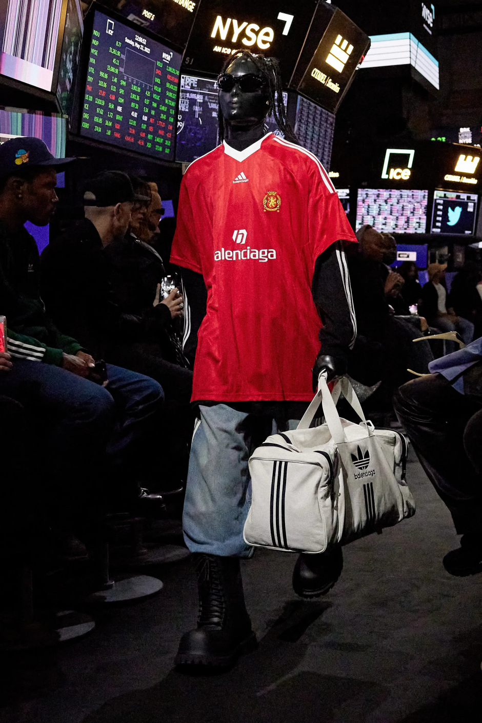 New York’ta Balenciaga Hisseleri Yükseliyor!