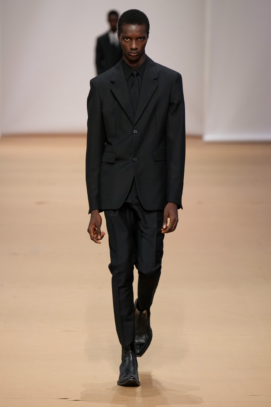 Mimar Rem Koolhaas Prada İlkbahar Yaz 2023 Defilesi İçin Dev Bir Kağıt Ev Tasarladı