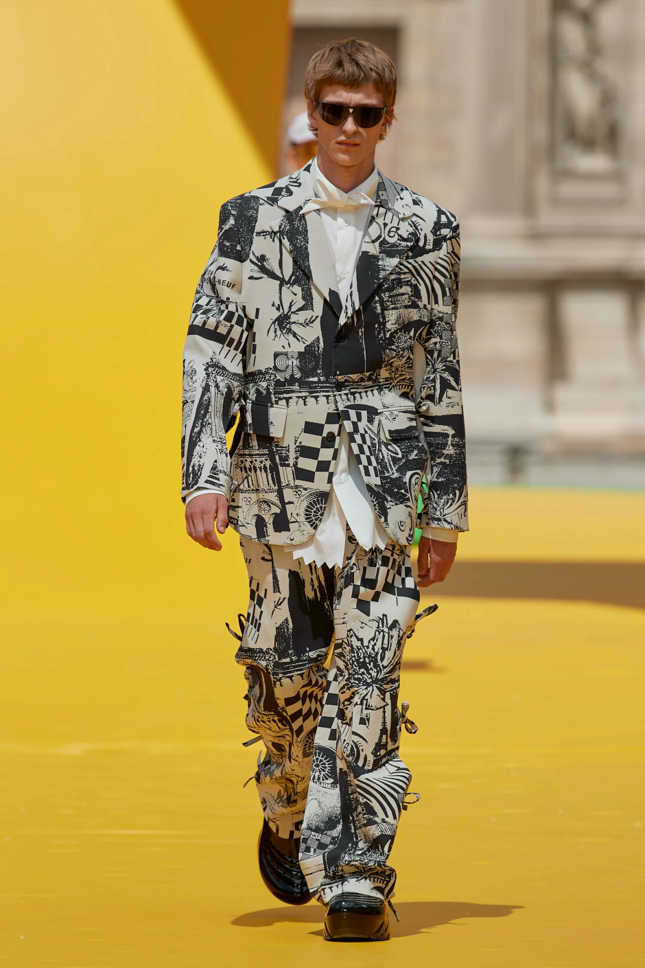 Kendrick Lamar Louis Vuittion Defilesi Ön Sıra Performansı