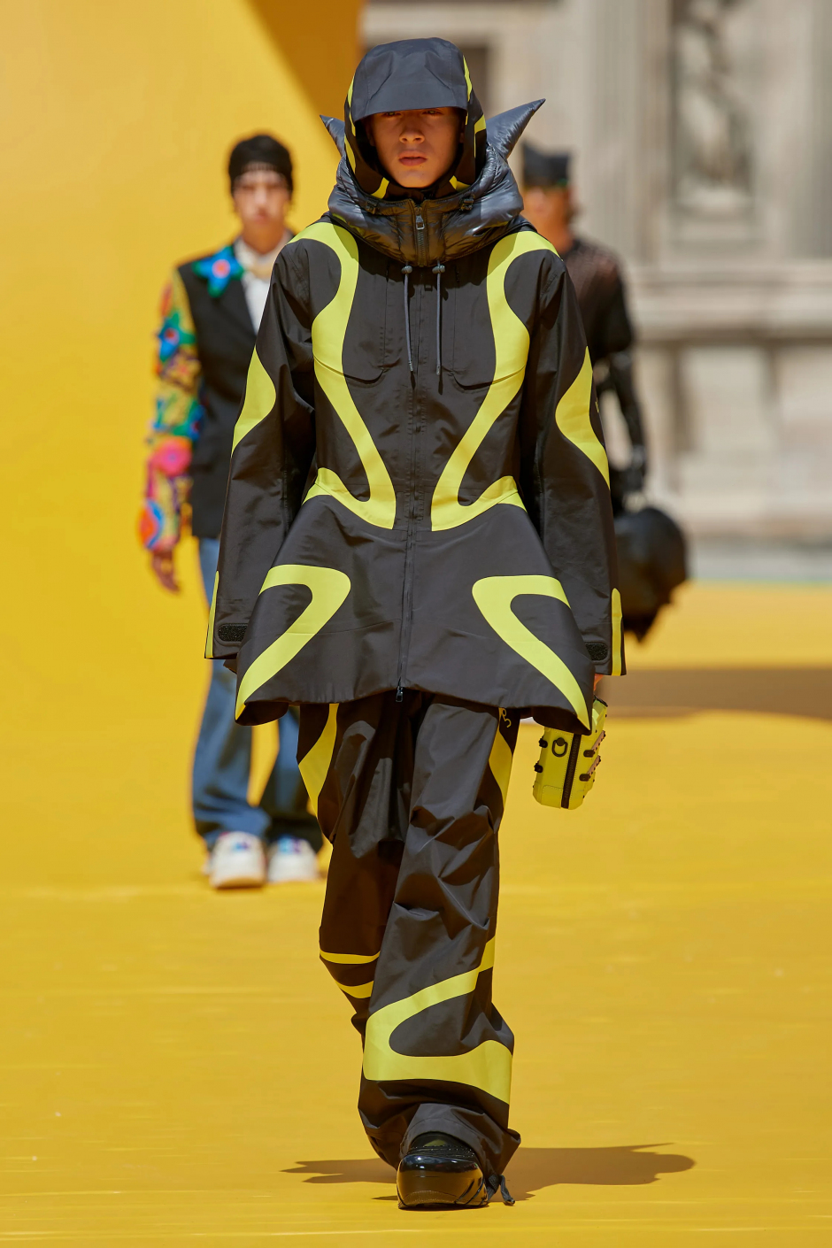 Kendrick Lamar Louis Vuittion Defilesi Ön Sıra Performansı