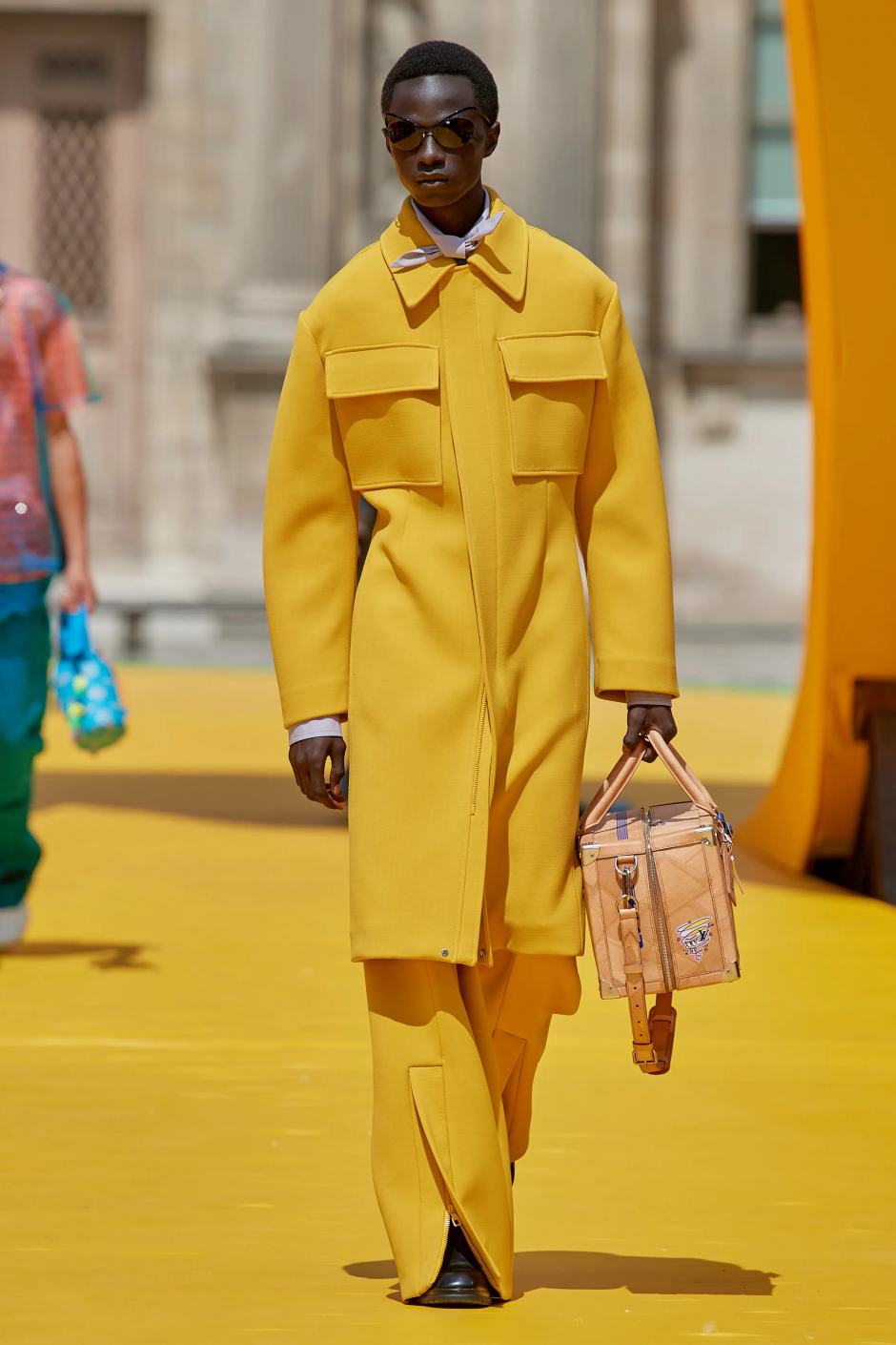 Kendrick Lamar Louis Vuittion Defilesi Ön Sıra Performansı