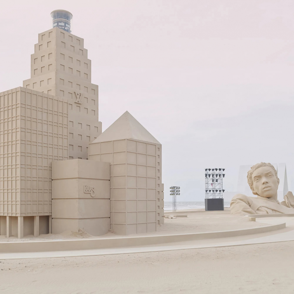 Louis Vuitton'un Kumlar Diyarındaki Geçidi